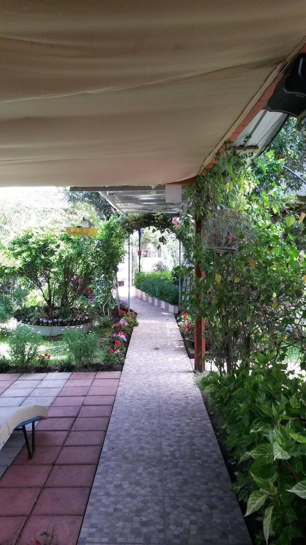 Hostel El Parque Tababela