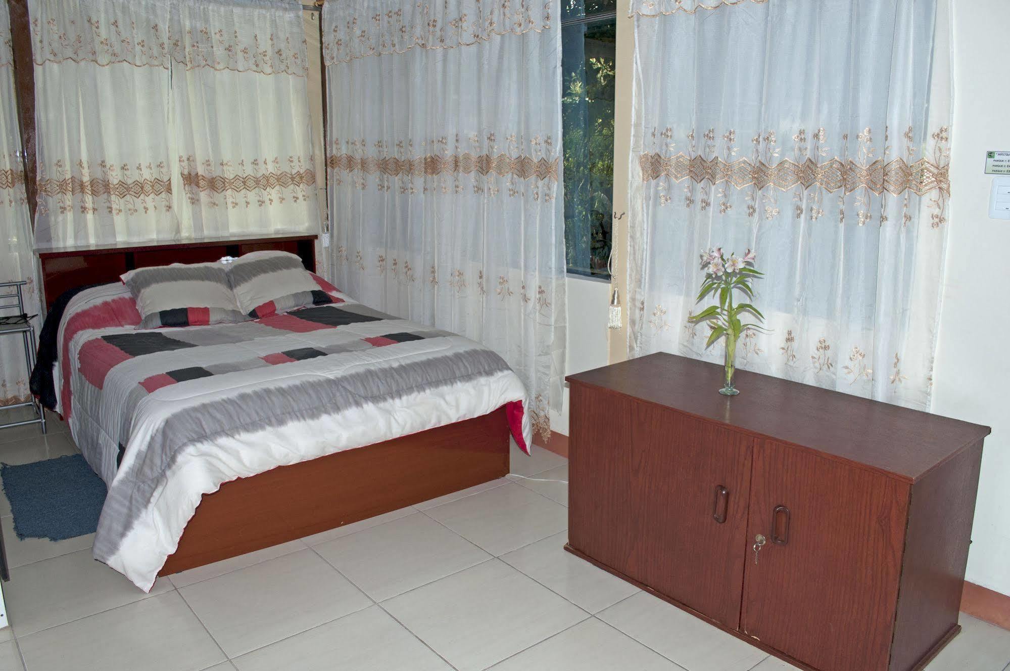 El Parque Hostel Tababela